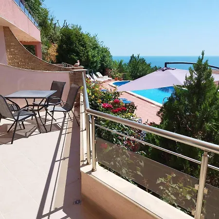 Green, Quiet And Beautiful 1 * Kavarna