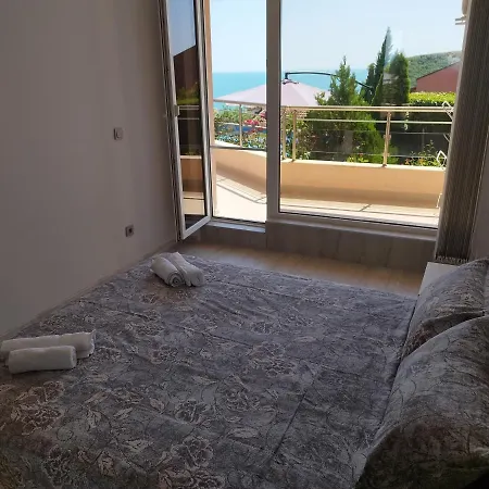Green, Quiet And Beautiful 1 Apartment *