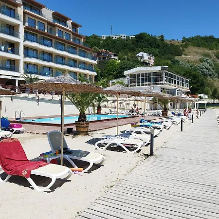 Green, Quiet And Beautiful 1 Kavarna