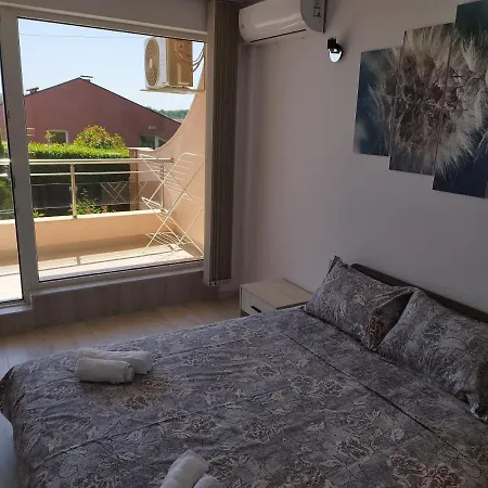 Green, Quiet And Beautiful 1 Apartment Kavarna